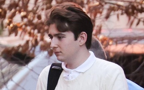 Barron Trump lại gây sốt