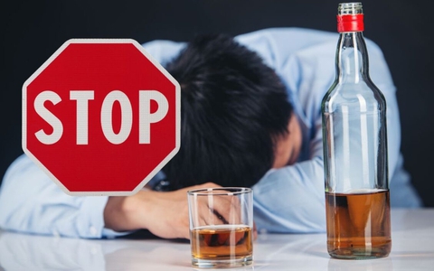 Bộ Y tế khuyến cáo người dân không nên tắm khuya sau 22h00