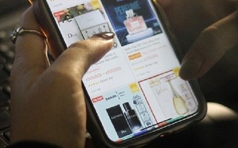 Chuyện thật như đùa: Cô gái mua quần áo online, thẻ tín dụng bị trừ 63 triệu nhưng một năm qua không nhận được hàng