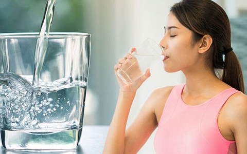 3 nhóm người này không nên uống quá nhiều nước, càng uống nhiều càng đe dọa tính mạng!