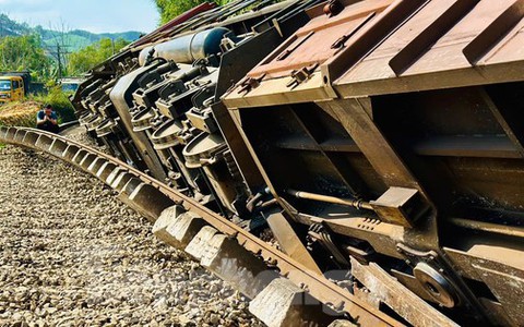 'Lạnh gáy' hiện trường vụ tàu hoả đâm xe tải gãy đôi ở Hà Tĩnh