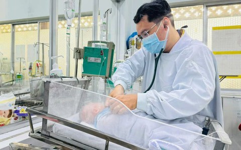 Kịp thời cứu sống bệnh nhi 8 ngày tuổi ngưng thở
