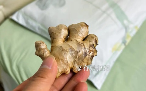 Đặt 1 củ gừng ở đầu giường theo cách này, tôi nuối tiếc "sao mình không làm sớm hơn"