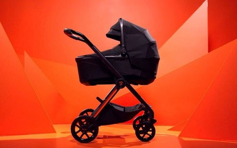 Lamborghini vừa ra mắt xe đẩy giá 140 triệu, tương lai xuất hiện em bé dõng dạc "1 tháng tuổi đã sở hữu siêu xe"
