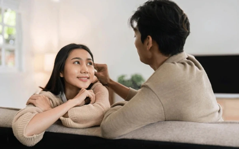 9 dấu hiệu anh ấy đang 'bật đèn xanh'