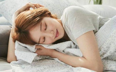 Ngủ lúc mấy giờ để có làn da đẹp?