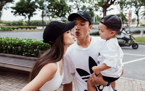 Gấp đôi visual nhà Bùi Tiến Dũng: Chàng bảnh bao cơ bắp cuồn cuộn, nàng WAG khoe trọn đôi chân dài nuột nà