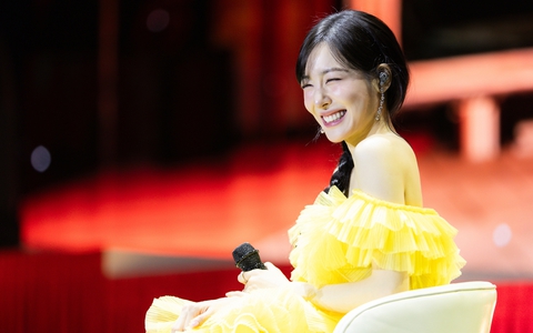 "Công chúa mắt cười" xinh phát sáng, một mình thể hiện "thánh ca" của nhóm nữ thời đại cũng đủ làm fan Việt mê mẩn!