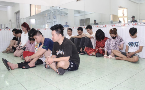 Công an TP HCM bắt nóng 2 nhóm thác loạn tập thể