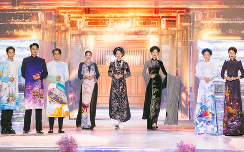 Đạo diễn Hoàng Nhật Nam thay áo mới cho Lễ hội Áo dài TPHCM lần thứ 11: Sân khấu lung linh sắc màu với hàng trăm mẫu thiết kế mới, dàn Hoa - Á hậu Sen Vàng hội tụ