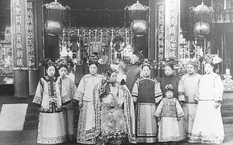 Ảnh hiếm cuối thời Thanh: Từ Hi thái hậu nhiệt tình trong việc này, Lý Liên Anh dùng sào tre chống thuyền