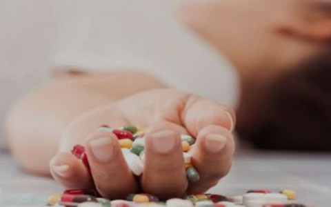 Bị bắt nạt hội đồng, nữ sinh 13 tuổi uống thuốc giảm đau tự tử