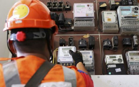 Vắng nhà 6 ngày nhưng công tơ điện vẫn nhảy số, tăng hơn 100 kWh, gia chủ gọi người đến kiểm tra thì được thông báo: "Có 1 dòng điện bất thường trong nhà anh"