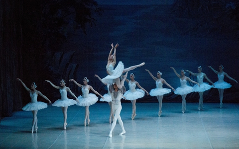 Dàn nghệ sĩ ballet hàng đầu nước Nga tái hiện kiệt tác “Hồ Thiên Nga” tại Việt Nam
