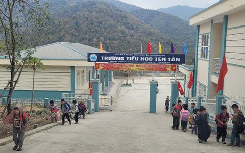 Dùng gậy tre học thể dục, nữ sinh lớp 4 bị thương nghiêm trọng