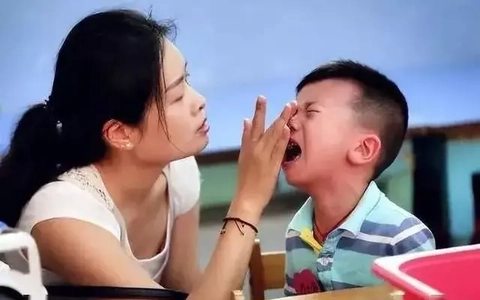 3 kiểu tính cách tiêu cực xuất hiện nếu trẻ thiếu sự chăm sóc của người mẹ từ nhỏ