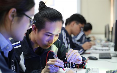 Đào tạo nhân lực ngành bán dẫn: Không thể mãi đi sau!