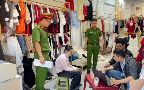 Đường dây bán dâm dưới vỏ bọc shop quần áo
