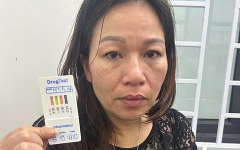 Người phụ nữ U50 "bay lắc" cùng 2 thanh niên trong phòng trọ