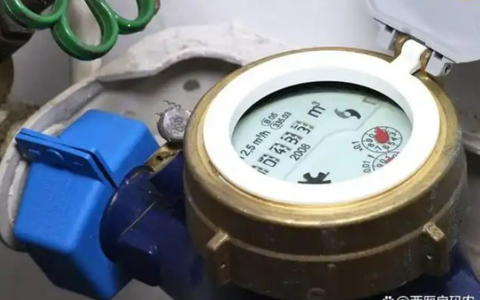 Nhận hóa đơn nước hơn 300 triệu đồng, gia chủ yêu cầu nhân viên đến kiểm tra đồng hồ nước thì phát hiện cảnh tượng khó tin