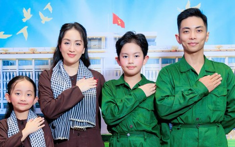 Gia đình Khánh Thi - Phan Hiển hoá thân hậu phương và chiến sĩ: Visual "tràn màn hình", như bước ra từ phim điện ảnh