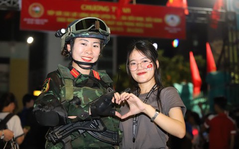 Khoảnh khắc đẹp buổi sơ duyệt diễu binh, diễu hành cấp Nhà nước chào mừng đại lễ 30/4