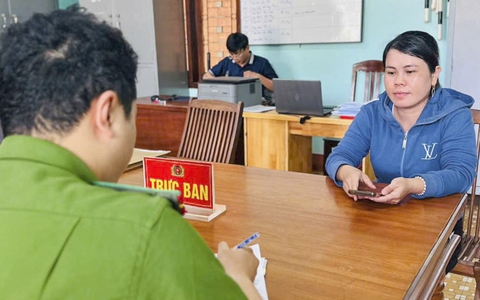 Tài khoản ngân hàng của nữ thợ may ở Bình Định bất ngờ "nhảy số" dư 300 triệu đồng