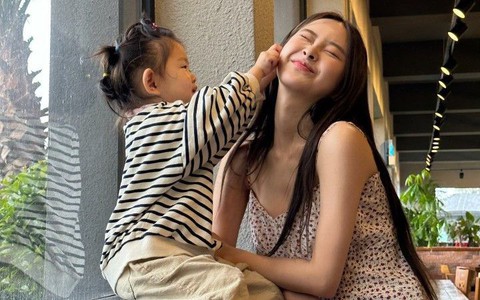 Giao tiếp đúng cách: Bí quyết để con lúc nào cũng quấn quýt, yêu thương cha mẹ