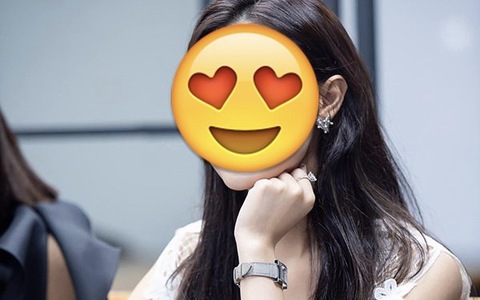 "Hotgirl Việt đời đầu" từng hủy hôn giờ cưới thiếu gia: Giàu có vẫn làm một điều đúng chuẩn "người đẹp tri thức"