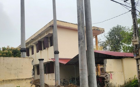 Phụ huynh bức xúc vì dựng trạm biến áp trong khuôn viên trường học ở Thanh Hóa