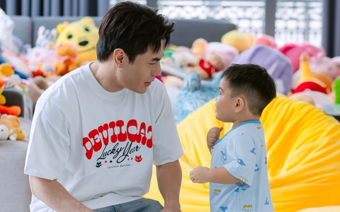 Phản ứng bất ngờ của con trai Lê Dương Bảo Lâm khi bố đóng vai người lạ