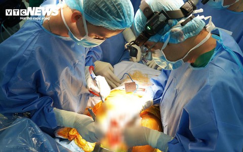 Vợ người hiến tạng cứu 7 người: 'Tôi muốn anh ấy sống theo cách khác'