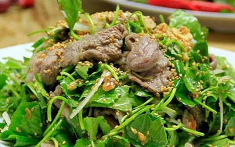 Rau "nhà nghèo" mọc dại hóa "thần dược", dân tình săn lùng khắp chợ với giá không tưởng