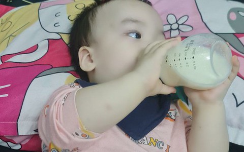 Nên cho trẻ dùng sữa công thức đến mấy tuổi? Khi nào là thời điểm phù hợp để cho trẻ chuyển sang dùng sữa tươi?