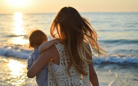 Mẹ trẻ Gen Z gây chú ý vì quyết "không làm nô lệ của việc làm mẹ", chia sẻ bí quyết rèn con thành "em bé dễ chăm"