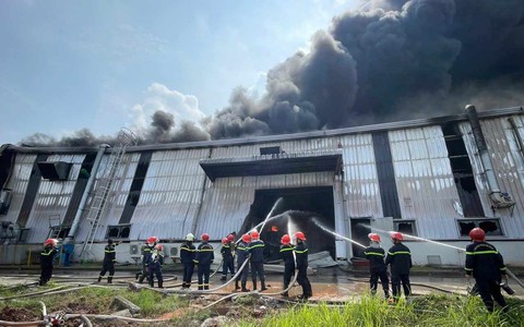 Vĩnh Phúc: Cháy lớn thiêu rụi nhà xưởng 10.000m2, thiệt hại hơn 200 tỷ đồng