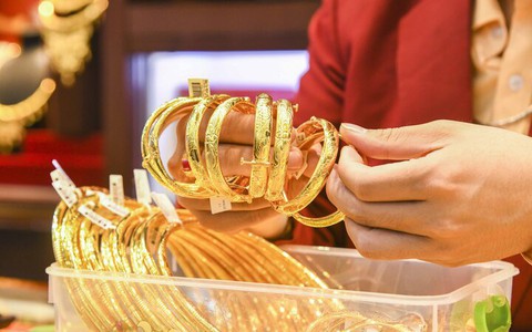 Giá vàng hôm nay 2/5: Tiếp tục giao dịch ở dưới ngưỡng 3.300 USD/ounce