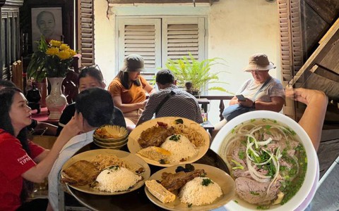 Người trẻ rủ nhau đi ăn phở, cơm tấm tại những nơi từng là "căn cứ đỏ" của Biệt động Sài Gòn