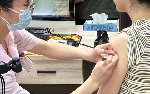 Vắc xin HPV được tiêm vào vị trí nào trên cơ thể nữ giới?