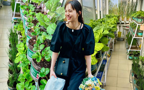 Cô gái 26 tuổi trồng rau bằng 100 thùng nước cũ: Khu vườn ban công khiến cư dân mạng thốt lên “Quá đỉnh!”