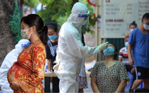 Nữ giáo viên mang thai 18 tuần mắc Covid-19: Triệu chứng nhẹ hơn lần trước nhưng "nửa đêm ho khan cũng không dám gọi ai"