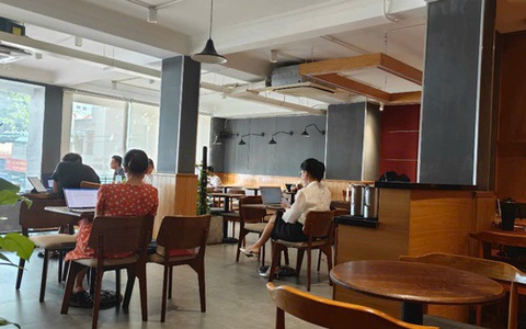 The Coffee House bịt ổ điện bị khách phản ứng, giới kinh doanh nói gì?