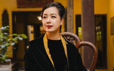 Mỹ nhân Hà thành múa kiếm điệu nghệ ở tuổi U60
