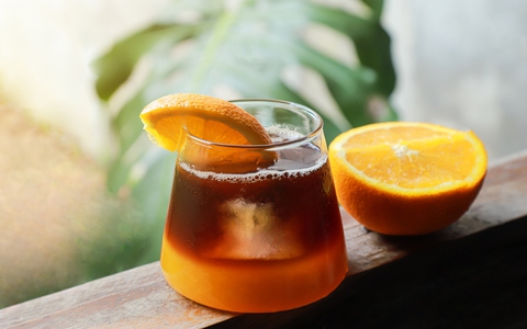 Ngày nào cũng uống cà phê để tỉnh táo, cô gái 24 tuổi không ngờ bị thủng ruột, suýt mất mạng vì 1 sai lầm