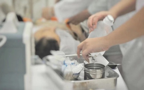 Sau cơn nhồi máu não, tôi sống trong "cái xác vô hồn" không cử động được, chỉ biết ú ớ, hối hận vì làm 3 việc này sau bữa tối