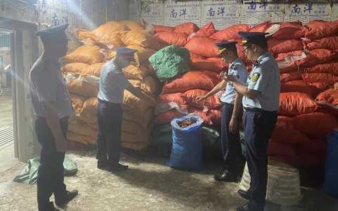 Phát hiện gần 8 tấn chân gà 'bẩn' đang chờ tiêu thụ tại Quảng Ninh