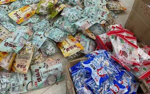 Hà Nội: Sản xuất 6 tấn kẹo hoa quả giả nhãn hiệu của Nhật Bản, Hàn Quốc