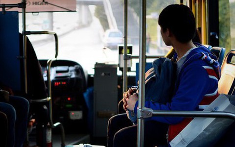 Đi 400km về quê nghỉ lễ, đến cổng tôi nghe bố nói 1 câu, lập tức bắt xe quay lại thành phố trong đêm: Đau quá!