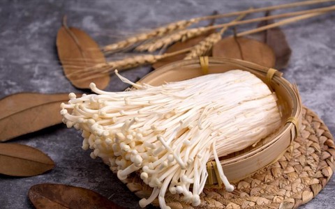 Kinh nghiệm của tôi khi mua nấm kim châm nấu ăn: Hãy nhớ "2 có - 3 không" để chọn được nấm tuyệt đối chuẩn tươi ngon