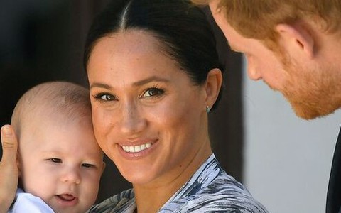 Vợ chồng Harry và Meghan "ngó lơ" một tước hiệu của Hoàng gia Anh, kiên quyết không để con trai Archie kế thừa